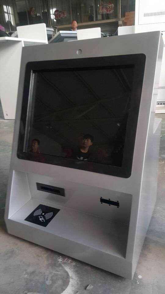  壁挂式触摸一体机